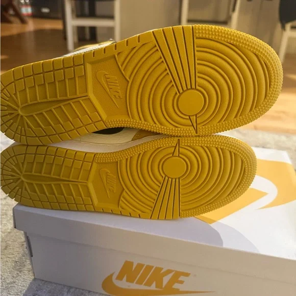 Air Jordan 1 Retro High OG GS “Yellow Ochre” 6.5Y / Women’s 8 – Brand New w/ Box - Picture 10 of 13